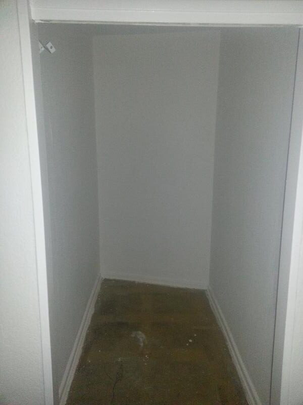 Gemütliche 2-Zimmer-Wohnung (52,27 m²) im 2. OG rechts außen mit Küche, Badewanne, Balkon & Fahrstuhl. Kaltmiete 298 € + 101 € BK + 71 € HK, Kaution 3 KM. Zentrale Lage nahe U-Bhf. Residenzstraße mit guter Infrastruktur & Verkehrsanbindung.