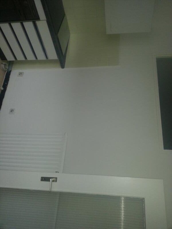 Gemütliche 2-Zimmer-Wohnung (52,27 m²) im 2. OG rechts außen mit Küche, Badewanne, Balkon & Fahrstuhl. Kaltmiete 298 € + 101 € BK + 71 € HK, Kaution 3 KM. Zentrale Lage nahe U-Bhf. Residenzstraße mit guter Infrastruktur & Verkehrsanbindung.