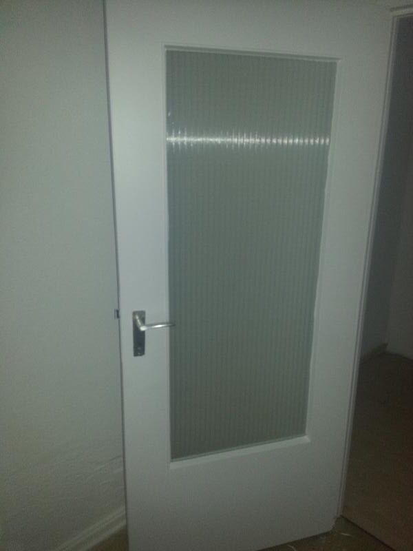 Gemütliche 2-Zimmer-Wohnung (52,27 m²) im 2. OG rechts außen mit Küche, Badewanne, Balkon & Fahrstuhl. Kaltmiete 298 € + 101 € BK + 71 € HK, Kaution 3 KM. Zentrale Lage nahe U-Bhf. Residenzstraße mit guter Infrastruktur & Verkehrsanbindung.