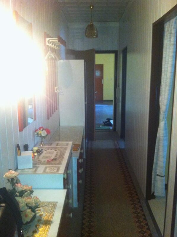 Charmante 3-Zimmer-Wohnung (66 m²) im EG rechts mit Küche, Badewanne, Balkon, Aufzug & Kellerraum. Kaltmiete 260 € + 108 € BK + 46 € HK, Kaution 3 KM. Ruhige Lage nahe U-Bhf. Karl-Marx-Straße & Hasenheide. Optionaler PKW-Stellplatz verfügbar.