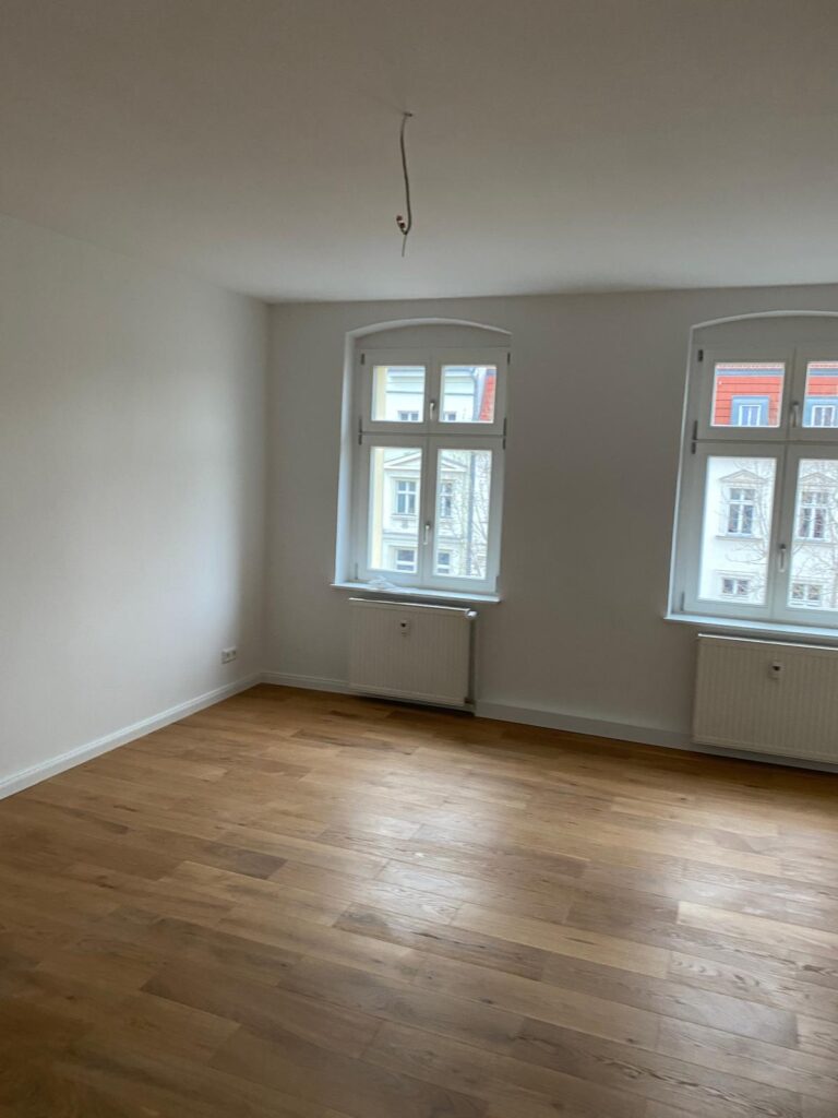 Komplett renovierte 2-Zimmer-Altbauwohnung (74 m²) im 2. OG Gartenhaus, Metzer Str. Kaltmiete 1.258 € + 189 € BK/HK, Kaution 3 KM. Mit Dielen, moderner Einbauküche, Bad & Keller. Ruhig & charmant im beliebten Bötzowviertel, nahe Kollwitzplatz. Sofort frei – ideal für Singles oder Paare.