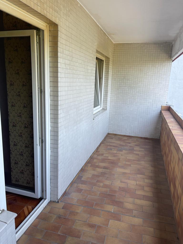 Schöne 2-Zimmer-Wohnung (66,54 m²) im 2. OG links mitte mit Küche, Badewanne, Balkon & Fahrstuhl. Kaltmiete 495 € + 180 € BK + 112 € HK, Kaution 3 KM. Attraktive Lage nahe U-Bhf. Residenzstraße mit guter Infrastruktur & Verkehrsanbindung.