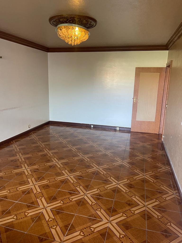 Schöne 2-Zimmer-Wohnung (66,54 m²) im 2. OG links mitte mit Küche, Badewanne, Balkon & Fahrstuhl. Kaltmiete 495 € + 180 € BK + 112 € HK, Kaution 3 KM. Attraktive Lage nahe U-Bhf. Residenzstraße mit guter Infrastruktur & Verkehrsanbindung.